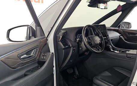 Toyota Alphard, 2024 год, 9 995 000 рублей, 3 фотография