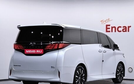 Toyota Alphard, 2024 год, 9 995 000 рублей, 2 фотография