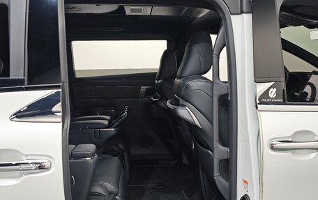 Toyota Alphard, 2024 год, 9 995 000 рублей, 11 фотография
