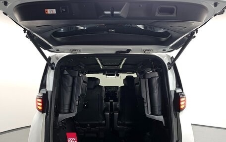 Toyota Alphard, 2024 год, 9 995 000 рублей, 14 фотография