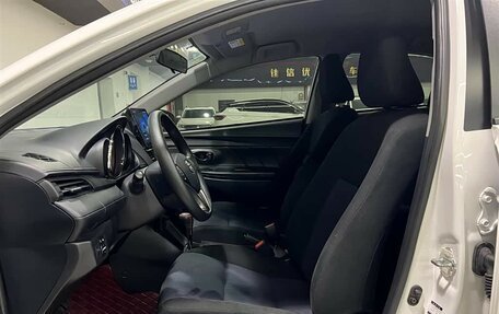 Toyota Yaris, 2022 год, 1 368 961 рублей, 8 фотография