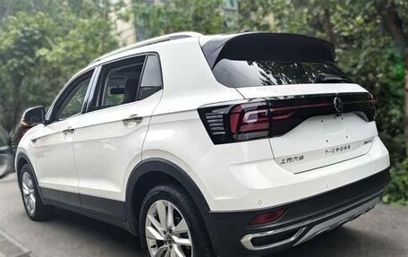 Volkswagen T-Cross I, 2022 год, 1 580 000 рублей, 3 фотография