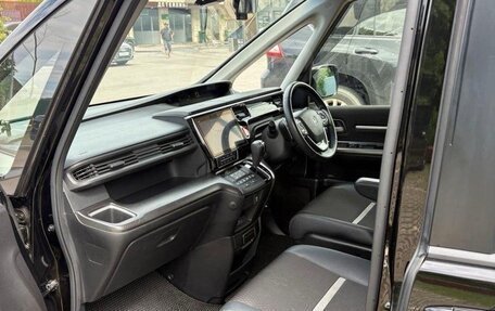 Honda Stepwgn IV, 2021 год, 1 980 000 рублей, 7 фотография