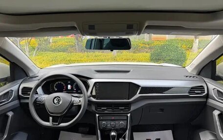 Volkswagen T-Cross I, 2023 год, 1 249 003 рублей, 10 фотография