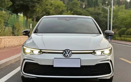 Volkswagen Golf VIII, 2022 год, 1 338 000 рублей, 2 фотография