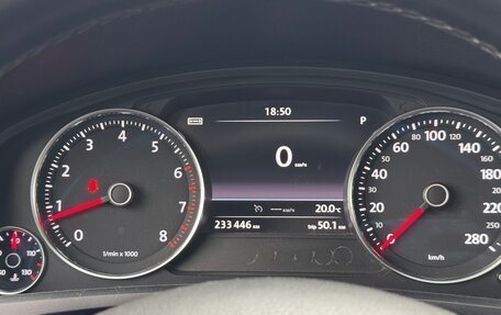 Volkswagen Touareg III, 2012 год, 1 700 000 рублей, 29 фотография