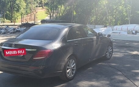 Mercedes-Benz E-Класс, 2018 год, 1 850 000 рублей, 5 фотография