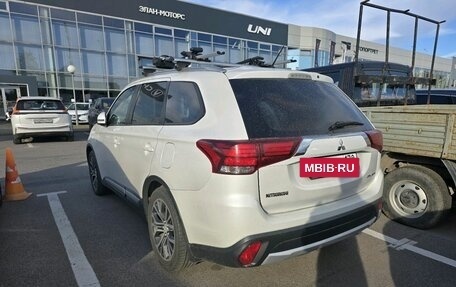 Mitsubishi Outlander III рестайлинг 3, 2016 год, 1 799 000 рублей, 3 фотография