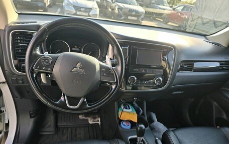 Mitsubishi Outlander III рестайлинг 3, 2016 год, 1 799 000 рублей, 5 фотография