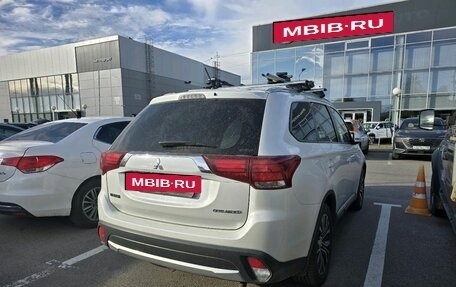Mitsubishi Outlander III рестайлинг 3, 2016 год, 1 799 000 рублей, 4 фотография