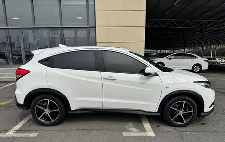Honda Vezel, 2022 год, 1 180 000 рублей, 4 фотография