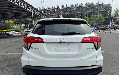 Honda Vezel, 2022 год, 1 180 000 рублей, 6 фотография