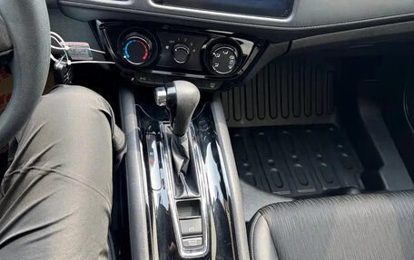 Honda Vezel, 2022 год, 1 180 000 рублей, 10 фотография
