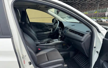 Honda Vezel, 2022 год, 1 180 000 рублей, 12 фотография