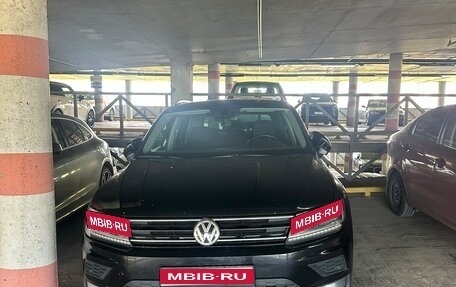 Volkswagen Tiguan II, 2018 год, 1 800 000 рублей, 1 фотография