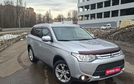 Mitsubishi Outlander III рестайлинг 3, 2014 год, 1 680 000 рублей, 1 фотография