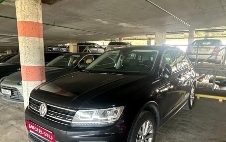 Volkswagen Tiguan II, 2018 год, 1 800 000 рублей, 2 фотография