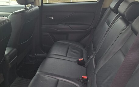 Mitsubishi Outlander III рестайлинг 3, 2014 год, 1 680 000 рублей, 7 фотография