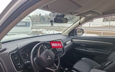 Mitsubishi Outlander III рестайлинг 3, 2014 год, 1 680 000 рублей, 6 фотография