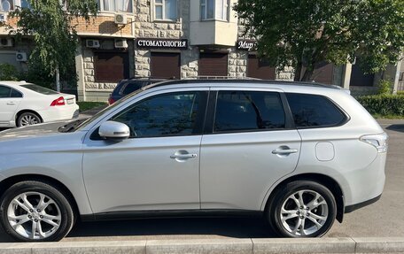 Mitsubishi Outlander III рестайлинг 3, 2013 год, 1 530 000 рублей, 2 фотография