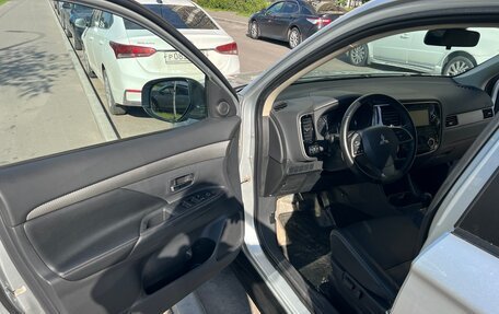 Mitsubishi Outlander III рестайлинг 3, 2013 год, 1 530 000 рублей, 6 фотография