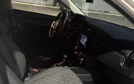 KIA Rio IV, 2018 год, 1 387 575 рублей, 17 фотография