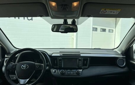 Toyota RAV4, 2018 год, 2 099 000 рублей, 11 фотография