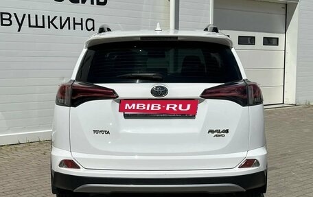 Toyota RAV4, 2018 год, 2 099 000 рублей, 4 фотография