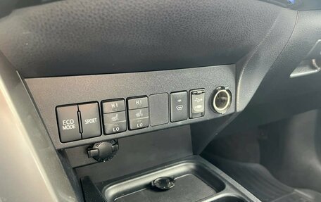 Toyota RAV4, 2018 год, 2 099 000 рублей, 16 фотография