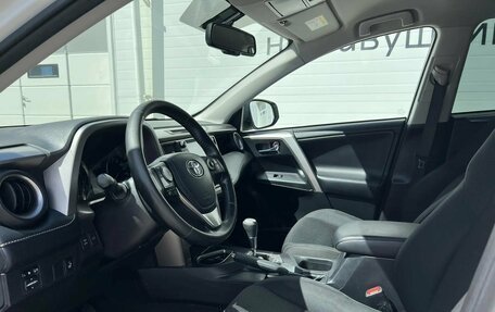 Toyota RAV4, 2018 год, 2 099 000 рублей, 15 фотография