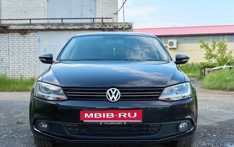 Volkswagen Jetta VI, 2013 год, 1 350 000 рублей, 2 фотография