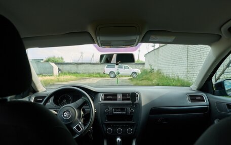 Volkswagen Jetta VI, 2013 год, 1 350 000 рублей, 28 фотография