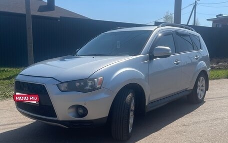 Mitsubishi Outlander III рестайлинг 3, 2010 год, 1 090 000 рублей, 2 фотография