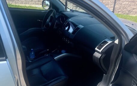 Mitsubishi Outlander III рестайлинг 3, 2010 год, 1 090 000 рублей, 9 фотография
