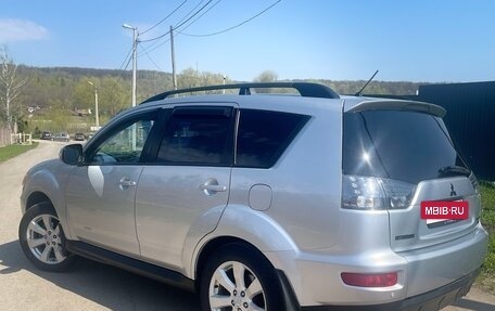Mitsubishi Outlander III рестайлинг 3, 2010 год, 1 090 000 рублей, 4 фотография