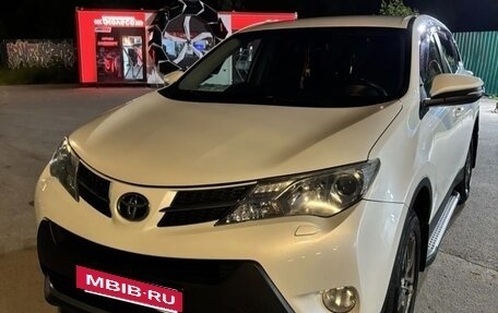 Toyota RAV4, 2013 год, 1 850 000 рублей, 2 фотография