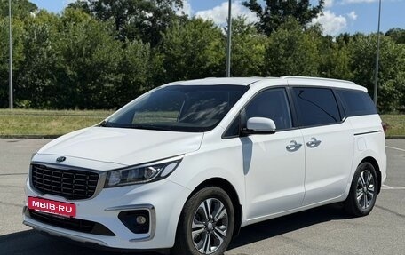 KIA Carnival III, 2020 год, 2 750 000 рублей, 3 фотография