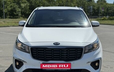 KIA Carnival III, 2020 год, 2 750 000 рублей, 2 фотография
