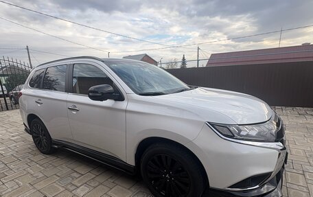 Mitsubishi Outlander III рестайлинг 3, 2022 год, 3 500 000 рублей, 1 фотография