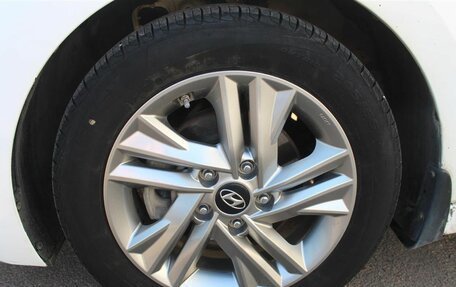Hyundai Elantra VI рестайлинг, 2019 год, 1 560 000 рублей, 10 фотография