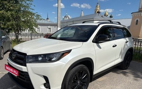 Toyota Highlander III, 2019 год, 3 690 000 рублей, 2 фотография