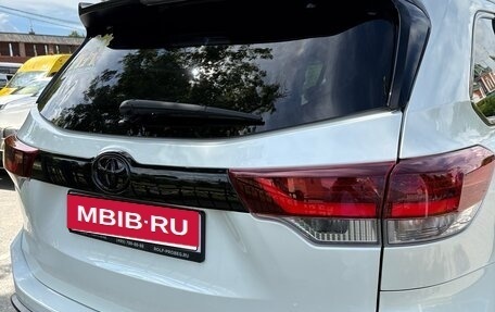 Toyota Highlander III, 2019 год, 3 690 000 рублей, 4 фотография