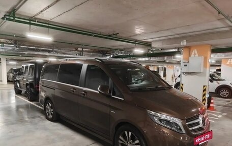 Mercedes-Benz V-Класс, 2015 год, 3 250 000 рублей, 4 фотография