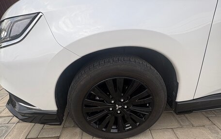 Mitsubishi Outlander III рестайлинг 3, 2022 год, 3 500 000 рублей, 13 фотография
