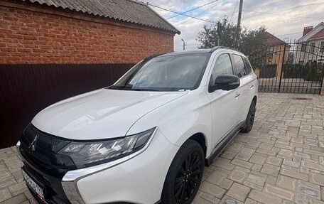 Mitsubishi Outlander III рестайлинг 3, 2022 год, 3 500 000 рублей, 12 фотография