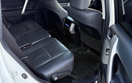 Toyota Land Cruiser Prado 150 рестайлинг 2, 2018 год, 5 390 000 рублей, 32 фотография