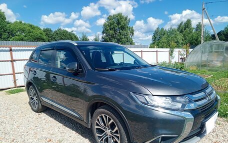 Mitsubishi Outlander III рестайлинг 3, 2018 год, 2 050 000 рублей, 2 фотография