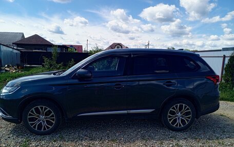 Mitsubishi Outlander III рестайлинг 3, 2018 год, 2 050 000 рублей, 7 фотография