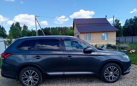 Mitsubishi Outlander III рестайлинг 3, 2018 год, 2 050 000 рублей, 8 фотография