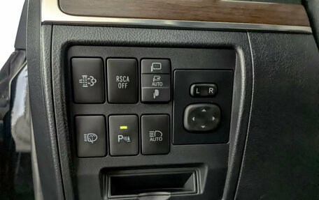 Toyota Land Cruiser 200, 2020 год, 8 800 000 рублей, 28 фотография